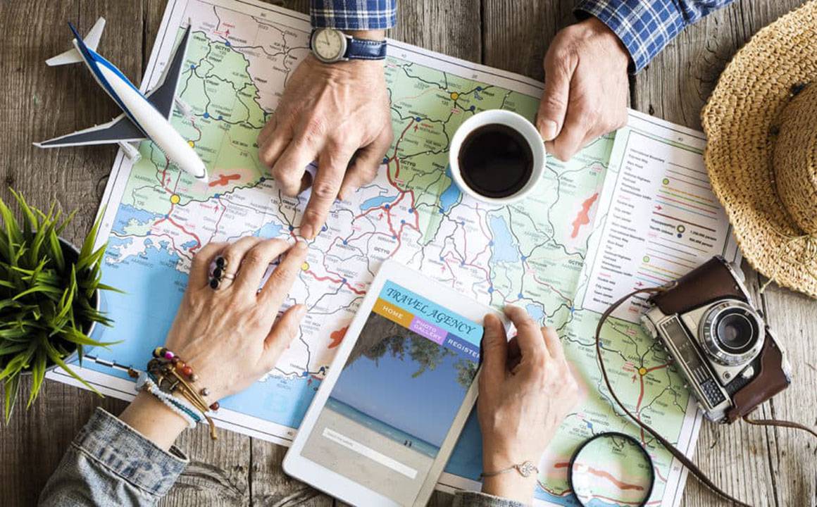 travel-us-airbnb-coffee-watch-map