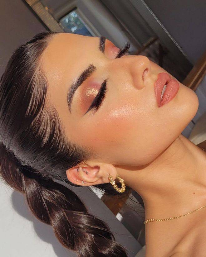 Embrace the Sun-Kissed Look with Golden-Hour Makeup Trend (4) (1)