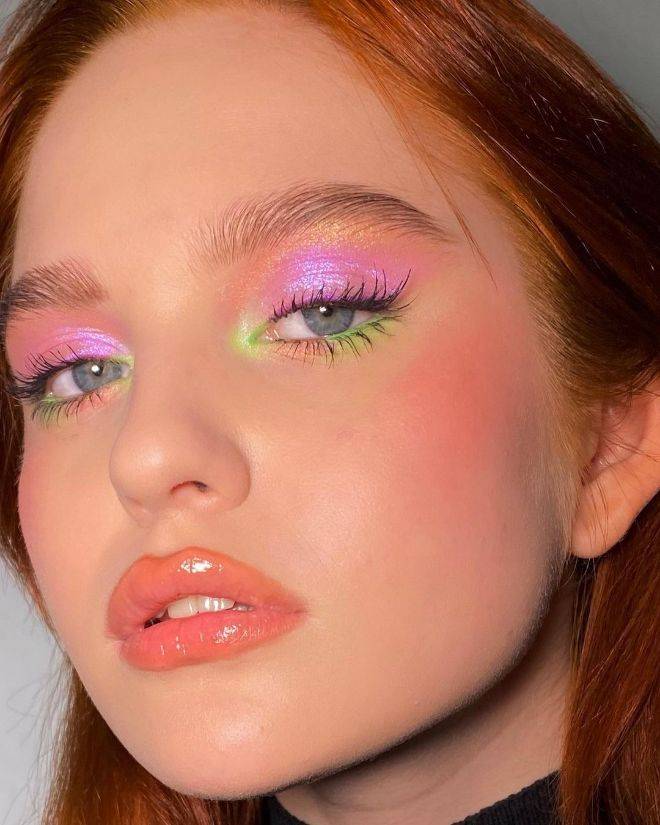 Dive into the Summer with the Watercolor Eye Makeup Trend