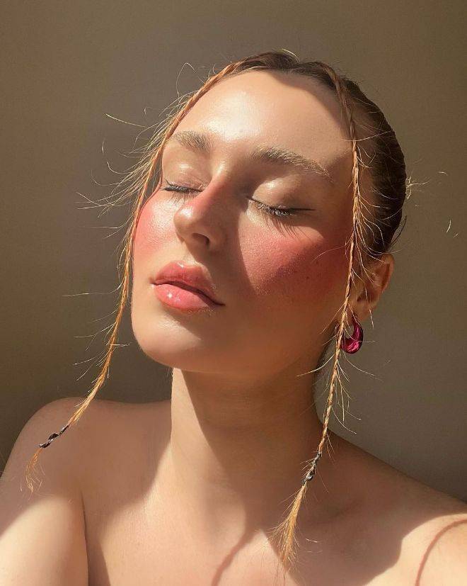 TikTok is Loving Hailey Bieber’s Strawberry Makeup – Here’s Why