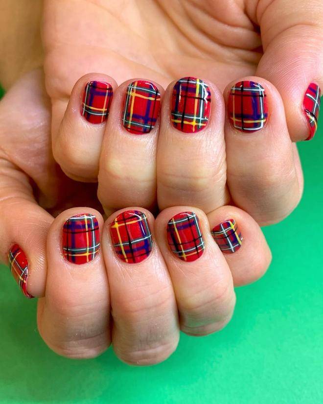 7 Christmas Nail Designs to Consider for Your Next Holiday Manicure