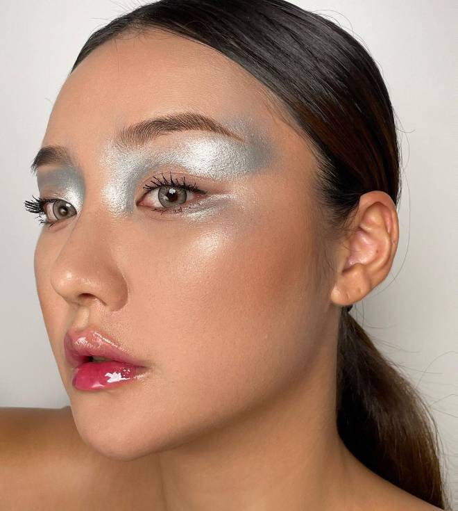 Chrome Makeup Trends are Something Worth Adopting