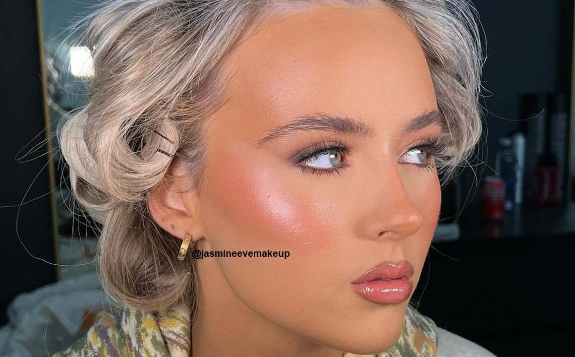 Here is How to Wear Highlighter Like a Pro