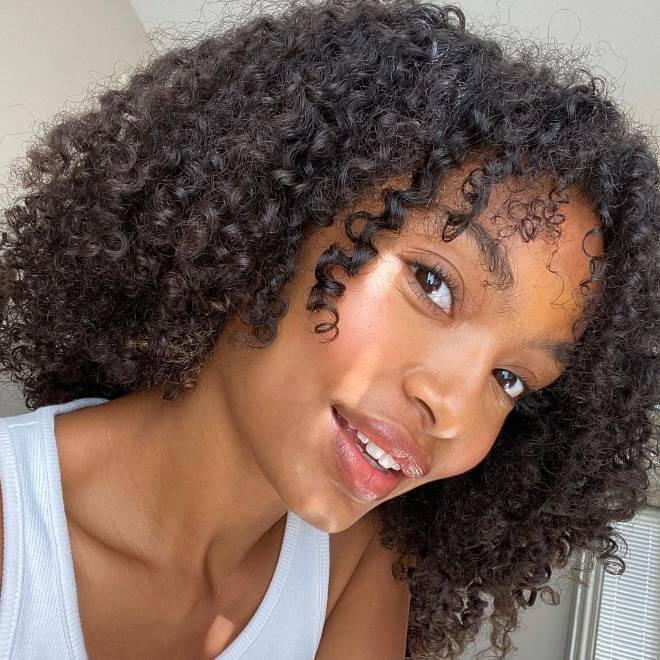 Stand Out With These Cute And Natural Hairstyles
